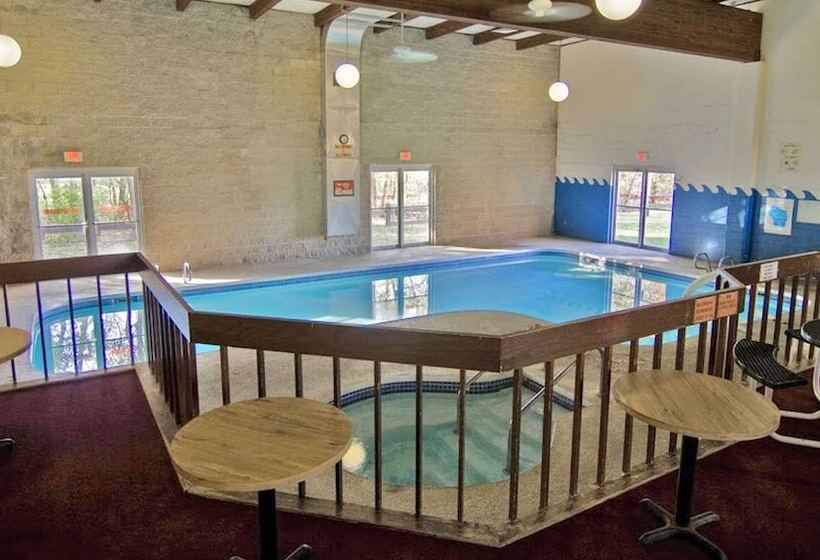 فندق Voyageur Inn And Conference Center