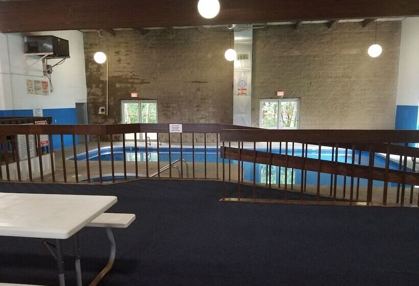 فندق Voyageur Inn And Conference Center