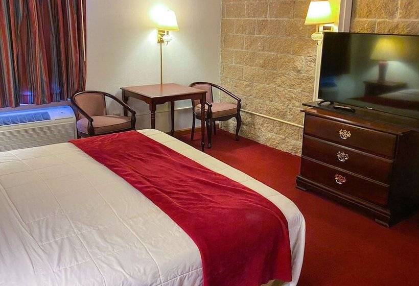 فندق Voyageur Inn And Conference Center