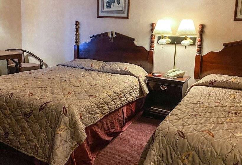 فندق Voyageur Inn And Conference Center