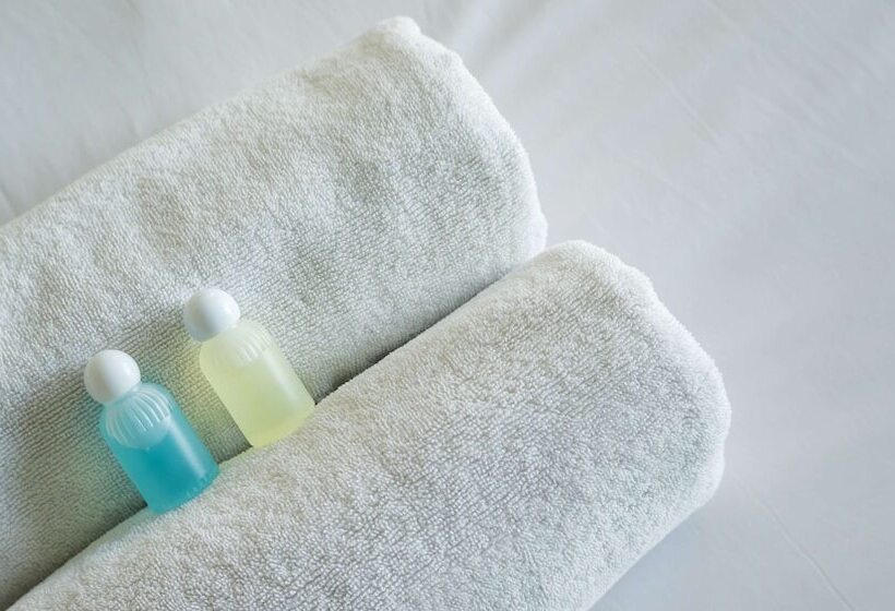 فندق Voyageur Inn And Conference Center