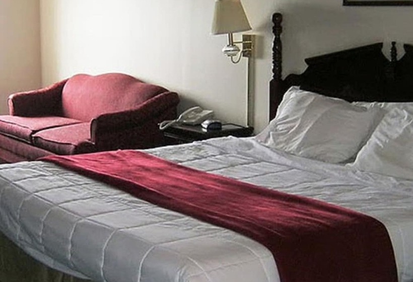 فندق Voyageur Inn And Conference Center