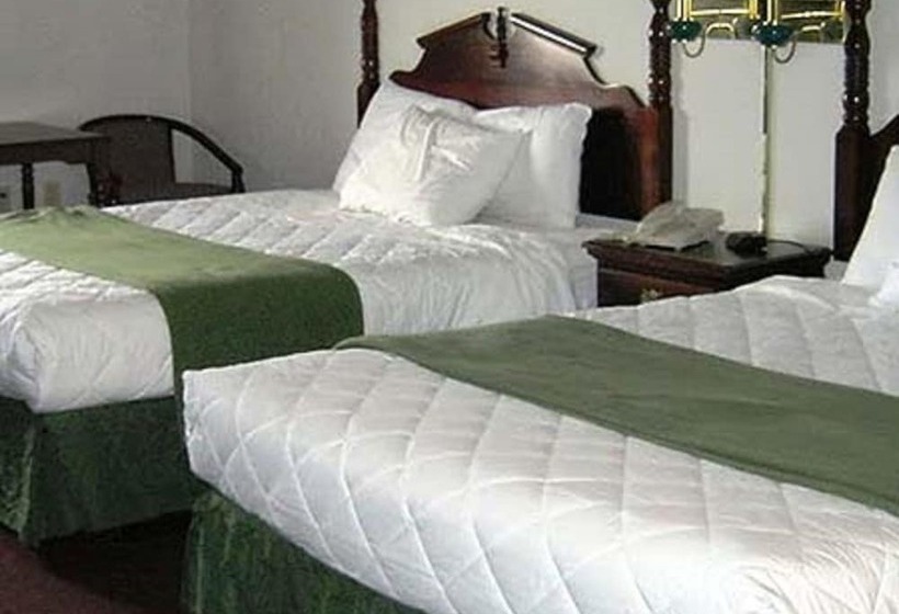 فندق Voyageur Inn And Conference Center