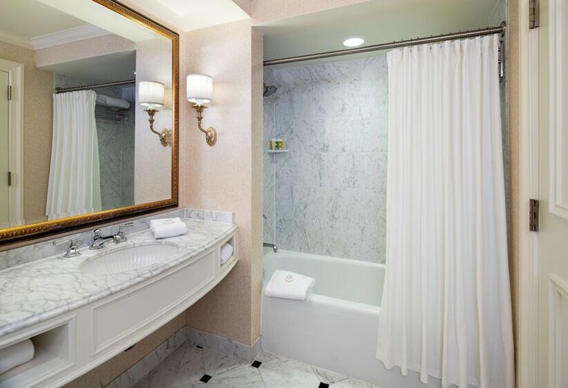 בית מלון כפרי Washington Duke Inn & Golf Club