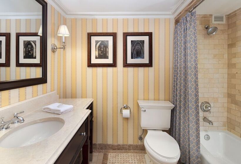 בית מלון כפרי Washington Duke Inn & Golf Club