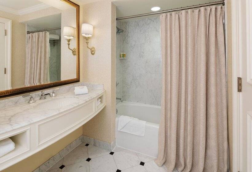 בית מלון כפרי Washington Duke Inn & Golf Club