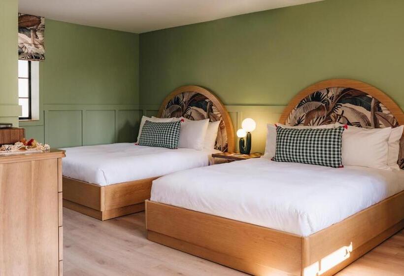 Wayfinder Waikiki   Voted Top 10 Best Hotels In Hawaii!