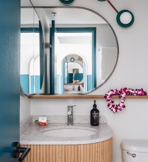 Wayfinder Waikiki   Voted Top 10 Best Hotels In Hawaii!