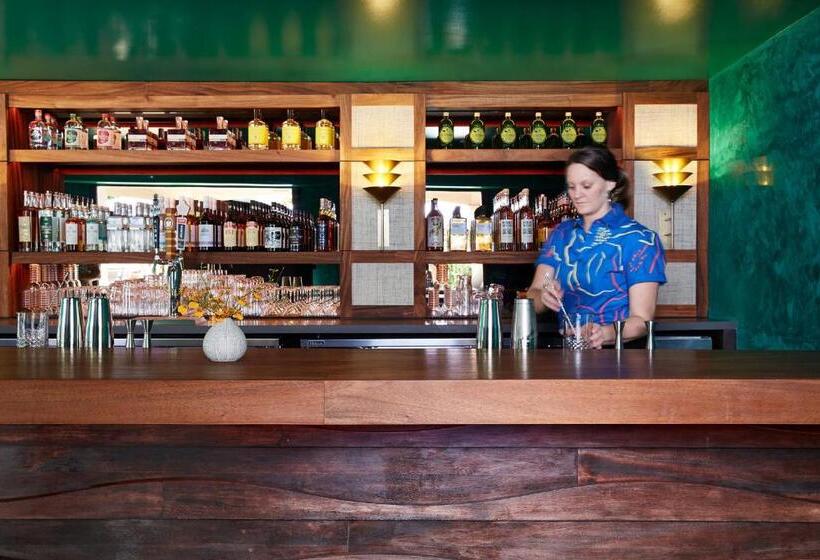 Wayfinder Waikiki   Voted Top 10 Best Hotels In Hawaii!