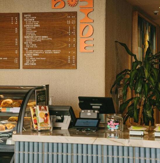 Wayfinder Waikiki   Voted Top 10 Best Hotels In Hawaii!