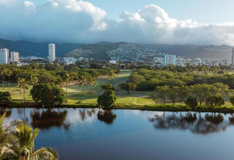 Wayfinder Waikiki   Voted Top 10 Best Hotels In Hawaii!
