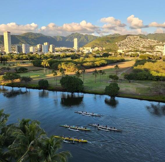 Wayfinder Waikiki   Voted Top 10 Best Hotels In Hawaii!