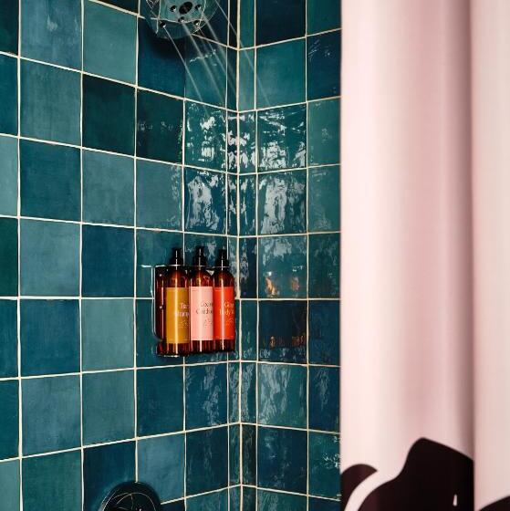 Wayfinder Waikiki   Voted Top 10 Best Hotels In Hawaii!