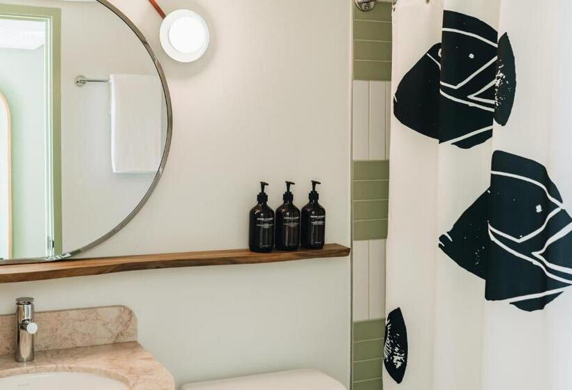 Wayfinder Waikiki   Voted Top 10 Best Hotels In Hawaii!