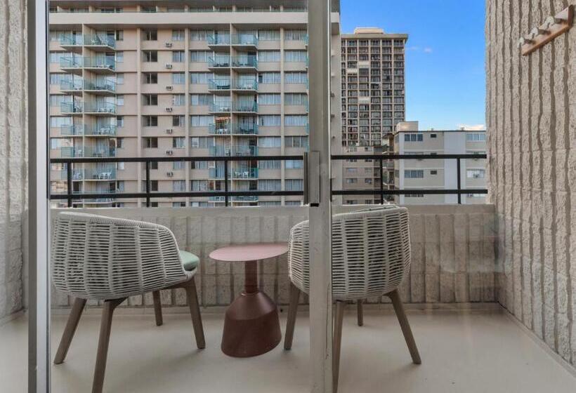 Wayfinder Waikiki   Voted Top 10 Best Hotels In Hawaii!