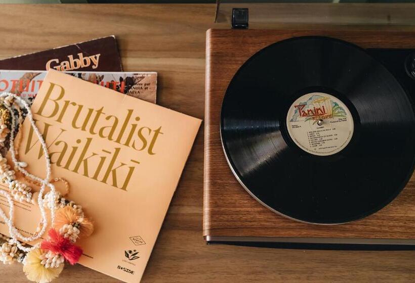 Wayfinder Waikiki   Voted Top 10 Best Hotels In Hawaii!