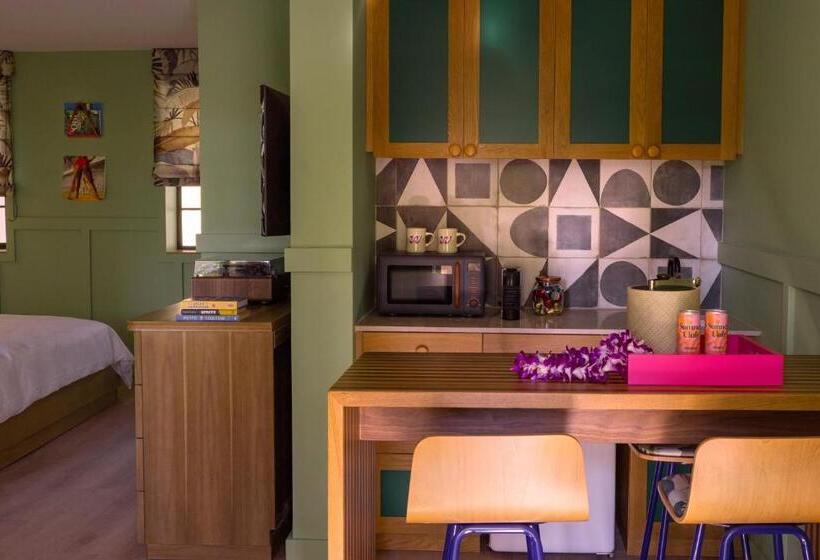 Wayfinder Waikiki   Voted Top 10 Best Hotels In Hawaii!