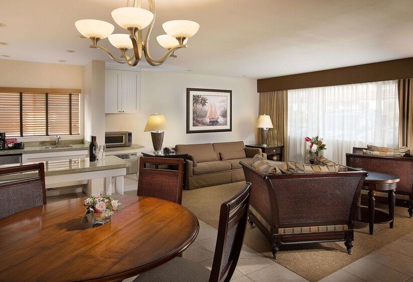 فندق West Beach Inn, A Coast