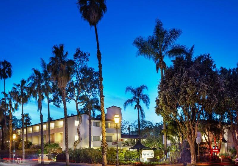בית מלון כפרי West Beach Inn, A Coast