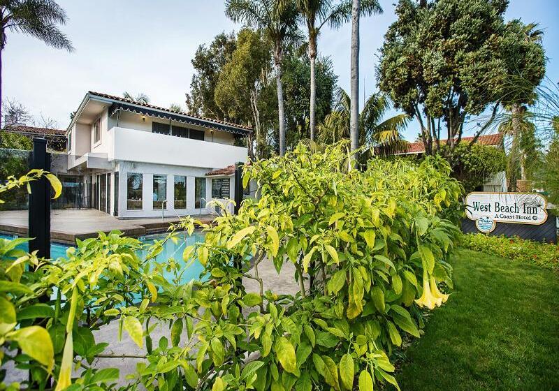 فندق West Beach Inn, A Coast