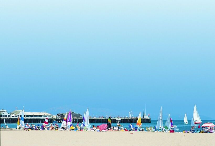 فندق West Beach Inn, A Coast