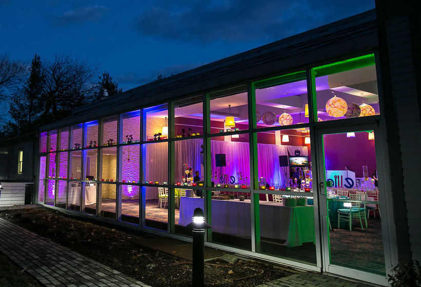 בית מלון כפרי The Westport Inn