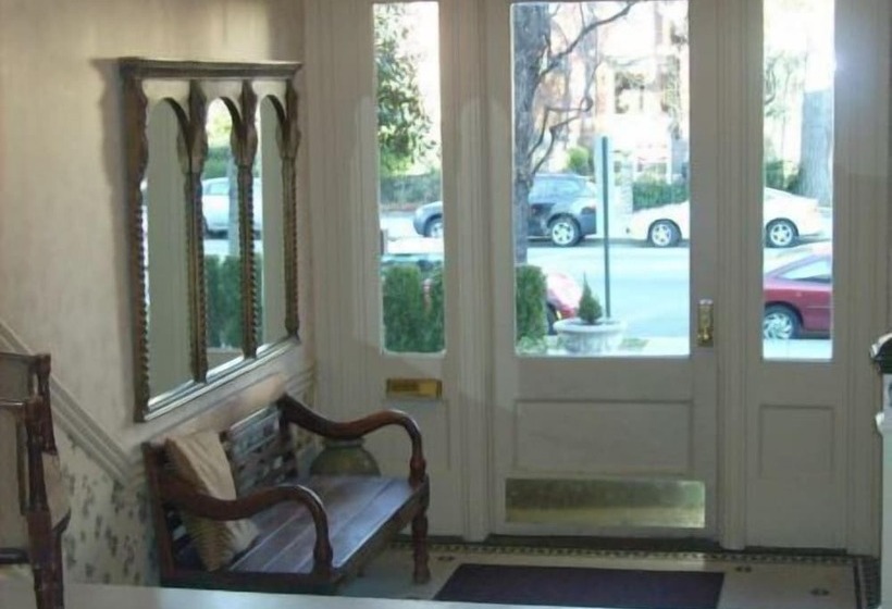 Отель Windsor Inn