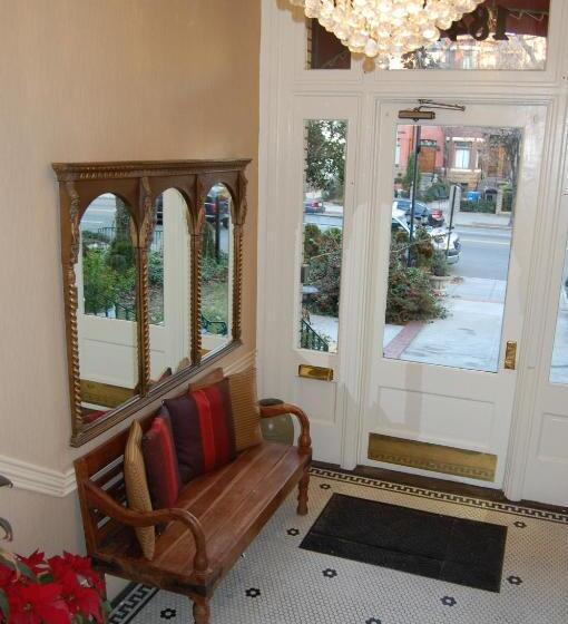 Отель Windsor Inn