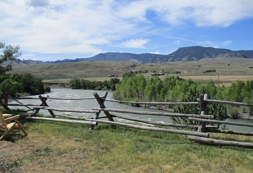 فندق Yellowstone Valley Inn