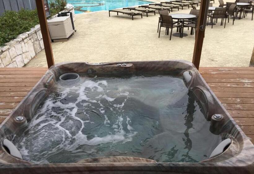 Y O Ranch Hotel And Conference Center