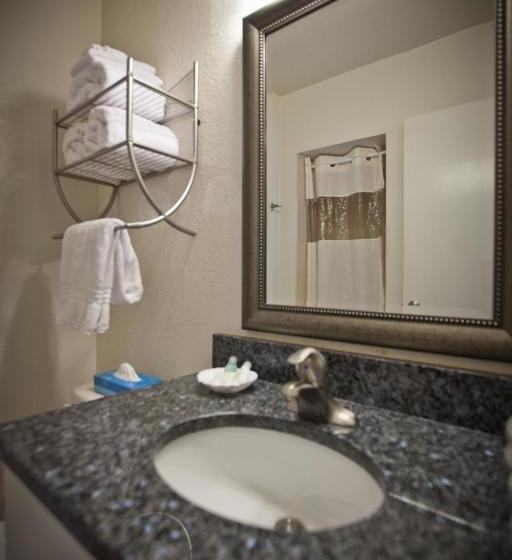 Legacy Harbour Hotel & Suites