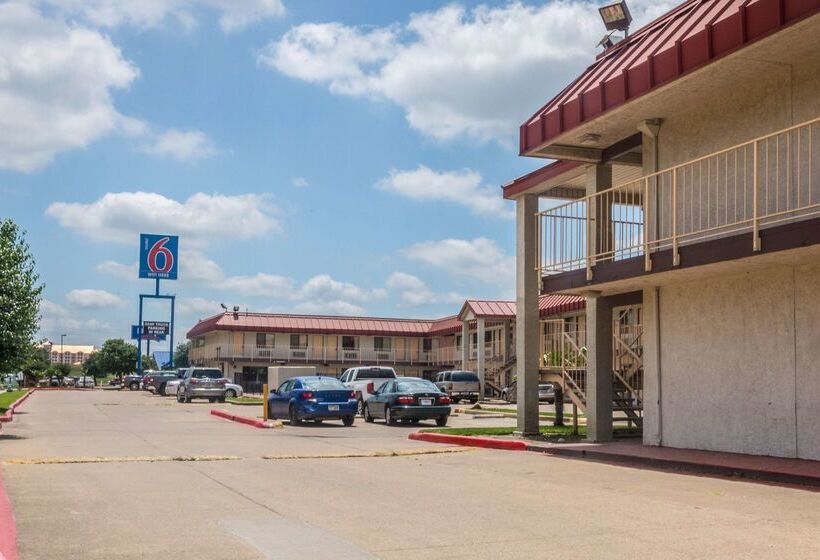 Motel 6mesquite, Tx  Rodeo  Convention Ctr