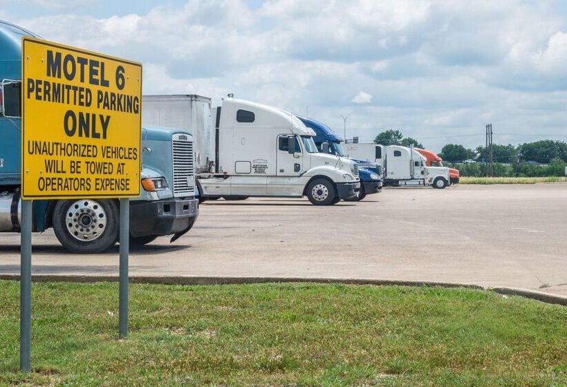 Motel 6mesquite, Tx  Rodeo  Convention Ctr