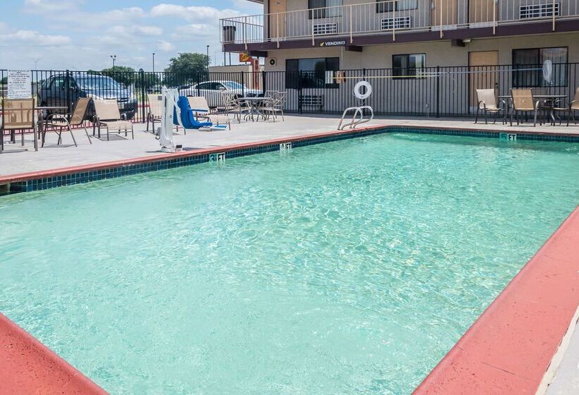 Motel 6mesquite, Tx  Rodeo  Convention Ctr