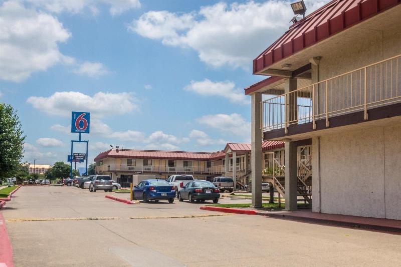 Motel 6mesquite, Tx  Rodeo  Convention Ctr
