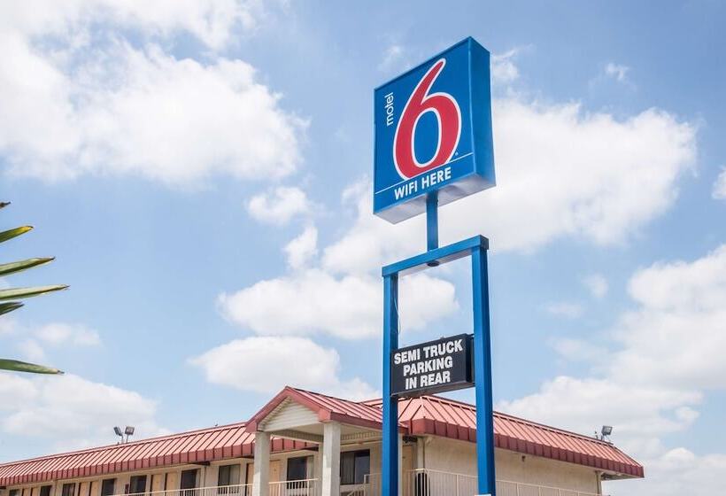 Motel 6mesquite, Tx  Rodeo  Convention Ctr