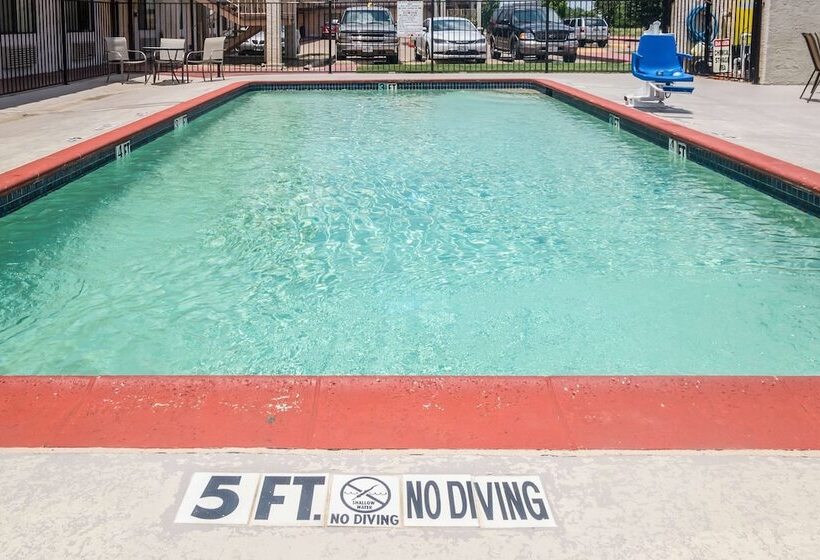 Motel 6mesquite, Tx  Rodeo  Convention Ctr