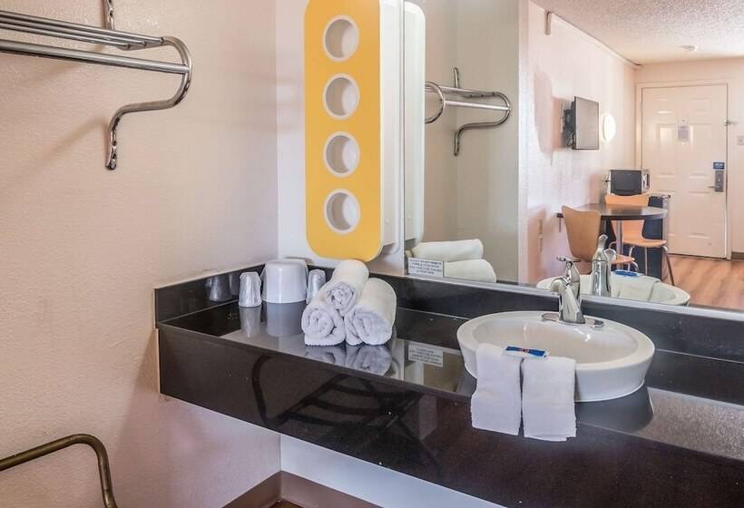 Motel 6mesquite, Tx  Rodeo  Convention Ctr