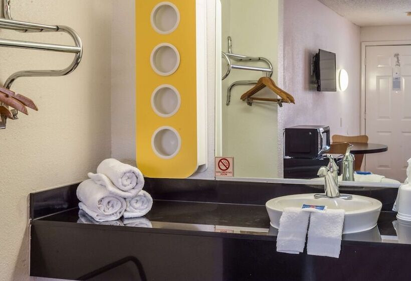 Motel 6mesquite, Tx  Rodeo  Convention Ctr