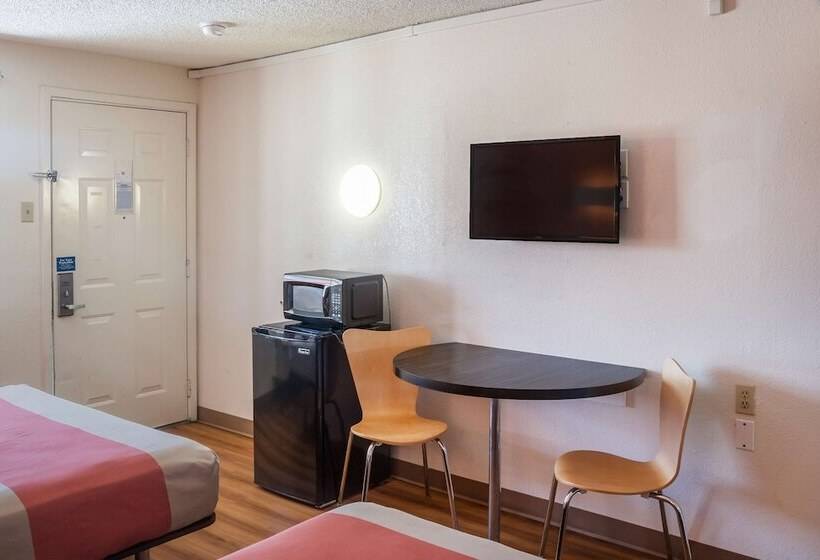 Motel 6mesquite, Tx  Rodeo  Convention Ctr