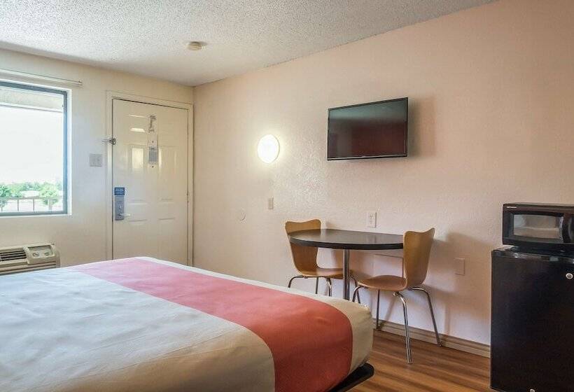 Motel 6mesquite, Tx  Rodeo  Convention Ctr