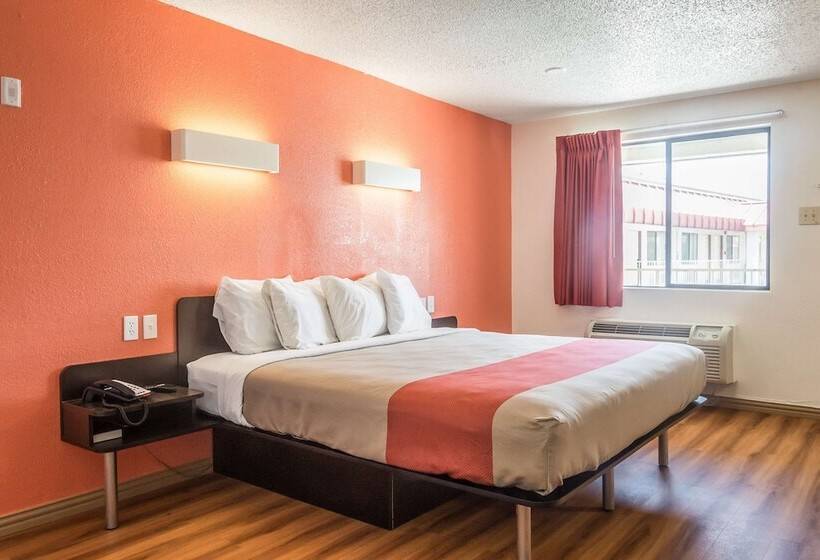 Motel 6mesquite, Tx  Rodeo  Convention Ctr