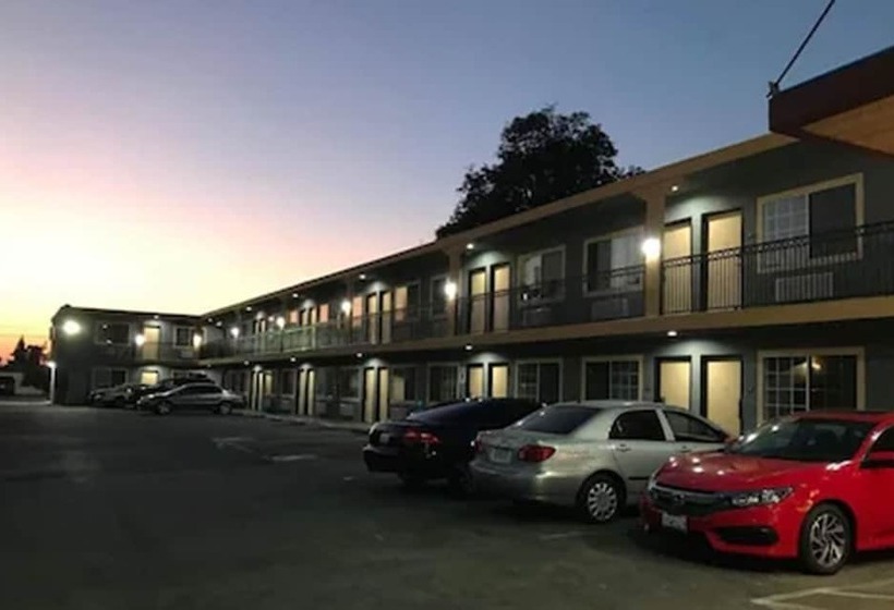 모텔 American Inn & Suites Lax