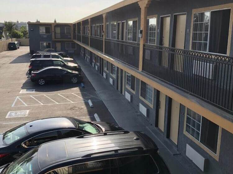 모텔 American Inn & Suites Lax