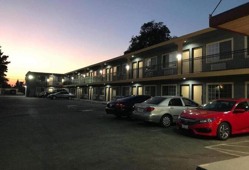 모텔 American Inn & Suites Lax