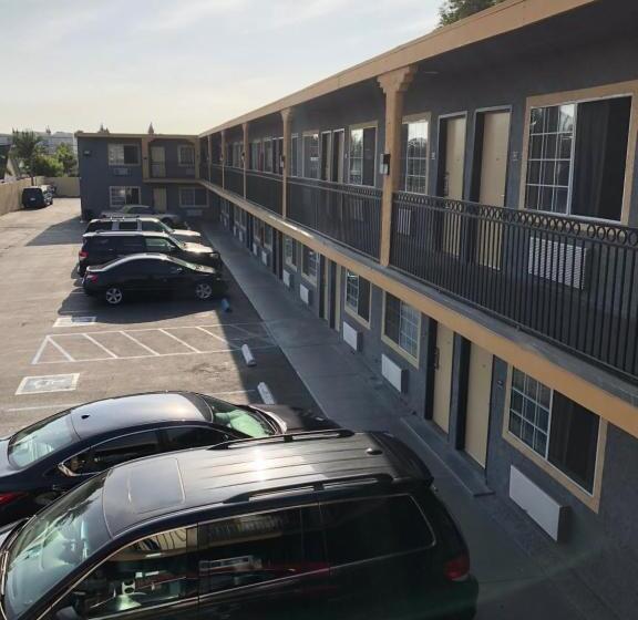 모텔 American Inn & Suites Lax