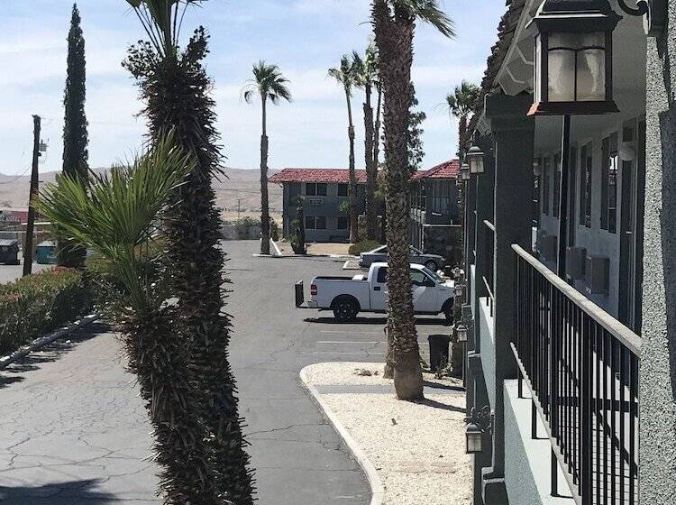 فندق على الطريق Economy Inn Barstow