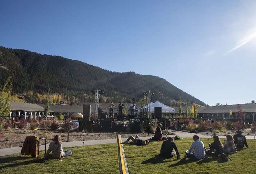 فندق على الطريق The Virginian Lodge