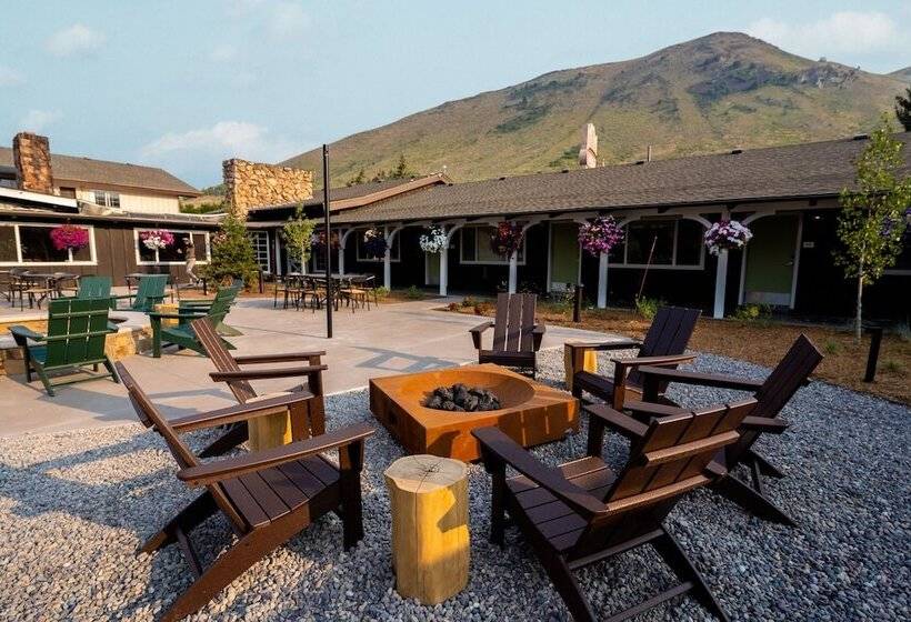 فندق على الطريق The Virginian Lodge