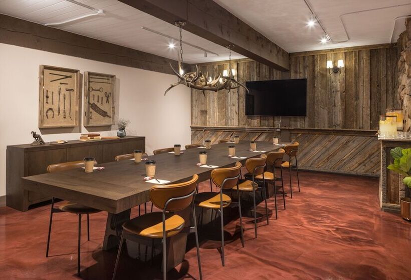 فندق على الطريق The Virginian Lodge